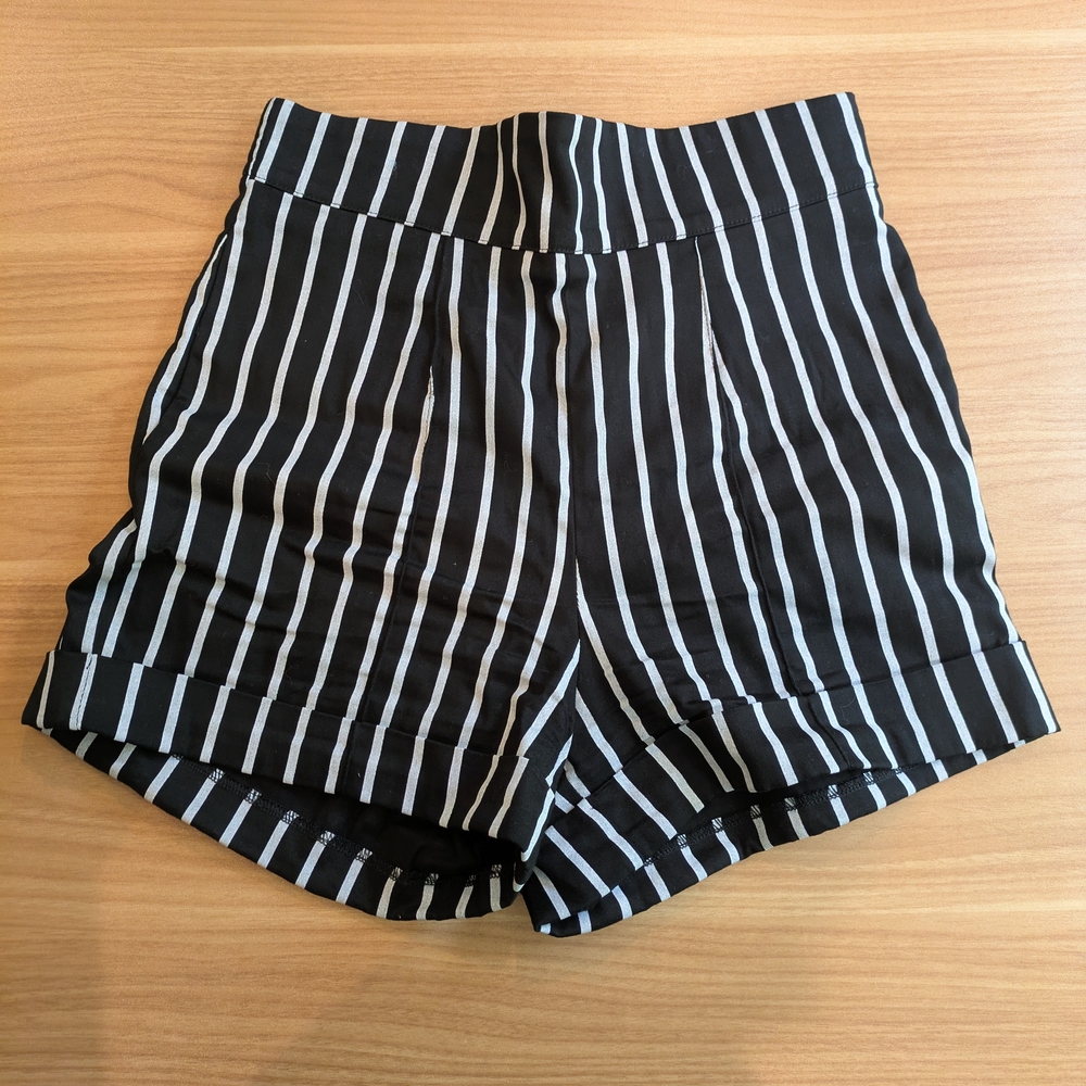 EUC Pinup Girl Clothing Victorian Stripe High Waisted Shorts Laura Brynes PUG